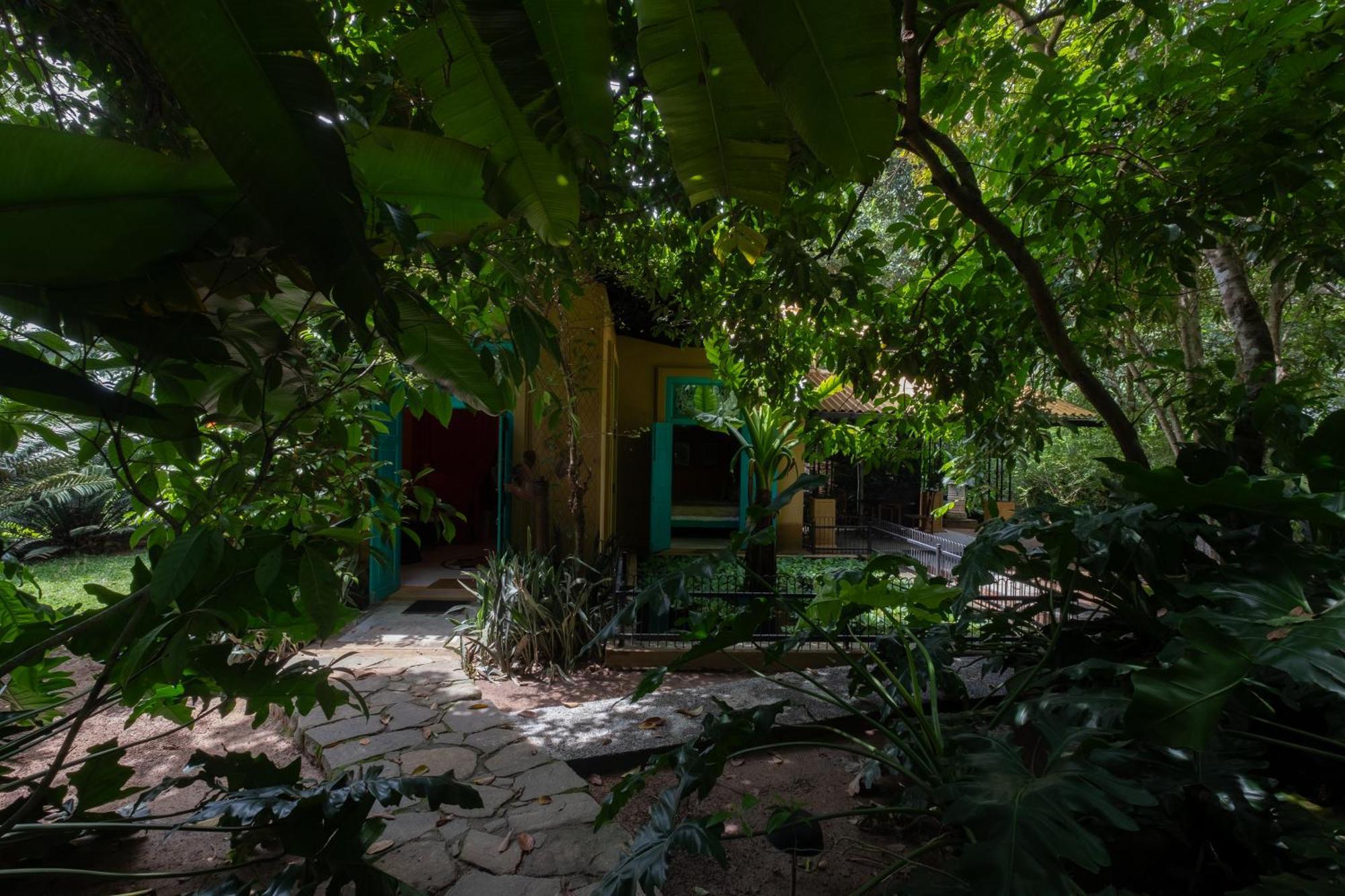 Hotel Casa Heliconia à Gampaha Extérieur photo